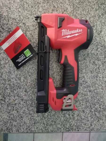 Milwaukee 2448-21 M12 12-Volt Lithium-Ion Cordless Cable Stapler Nailer Kit with 2.0Ah Battery, Charger and Bag 115022fc c23d 50a9 a95b 0f57837fca6b
