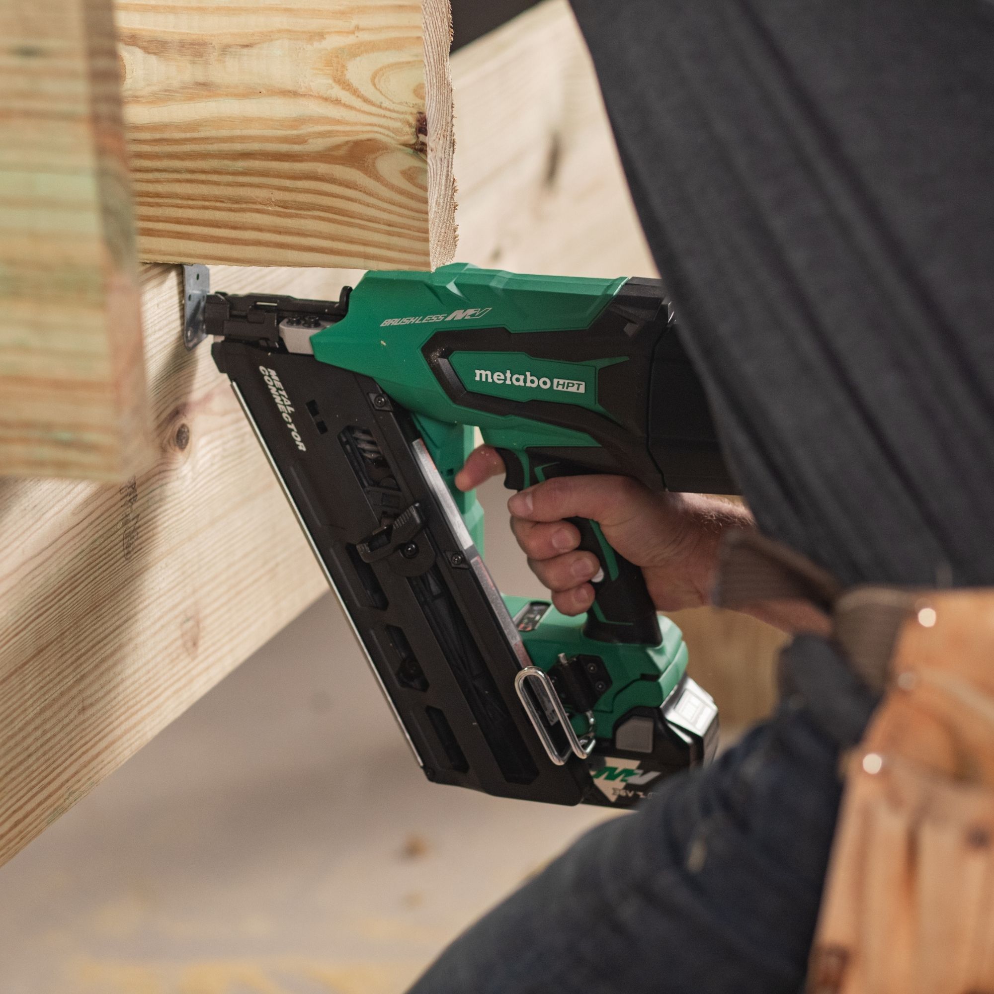 44037707.jpg Metabo HPT 1.5-in 35-Degree Cordless Metal-connecting Nailer