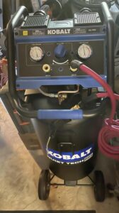 Kobalt Quiet Tech 26-Gallons Portable 150 Psi Vertical Quiet Air Compressor