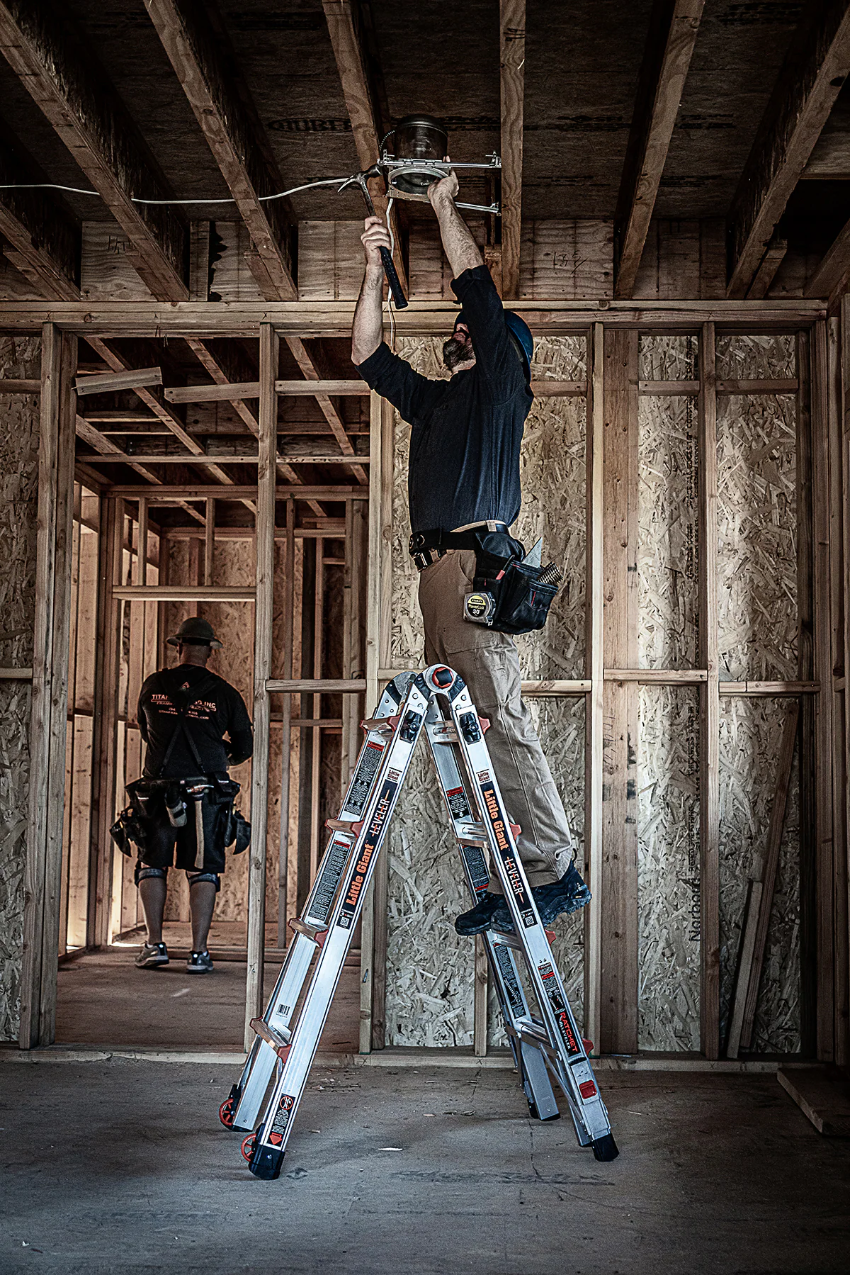 10303205 Little Giant Ladders Leveler M17 with Leg Levelers 18-ft Reach Type 1aa- 375-lb Load Capacity Telescoping Multi-Position Ladder