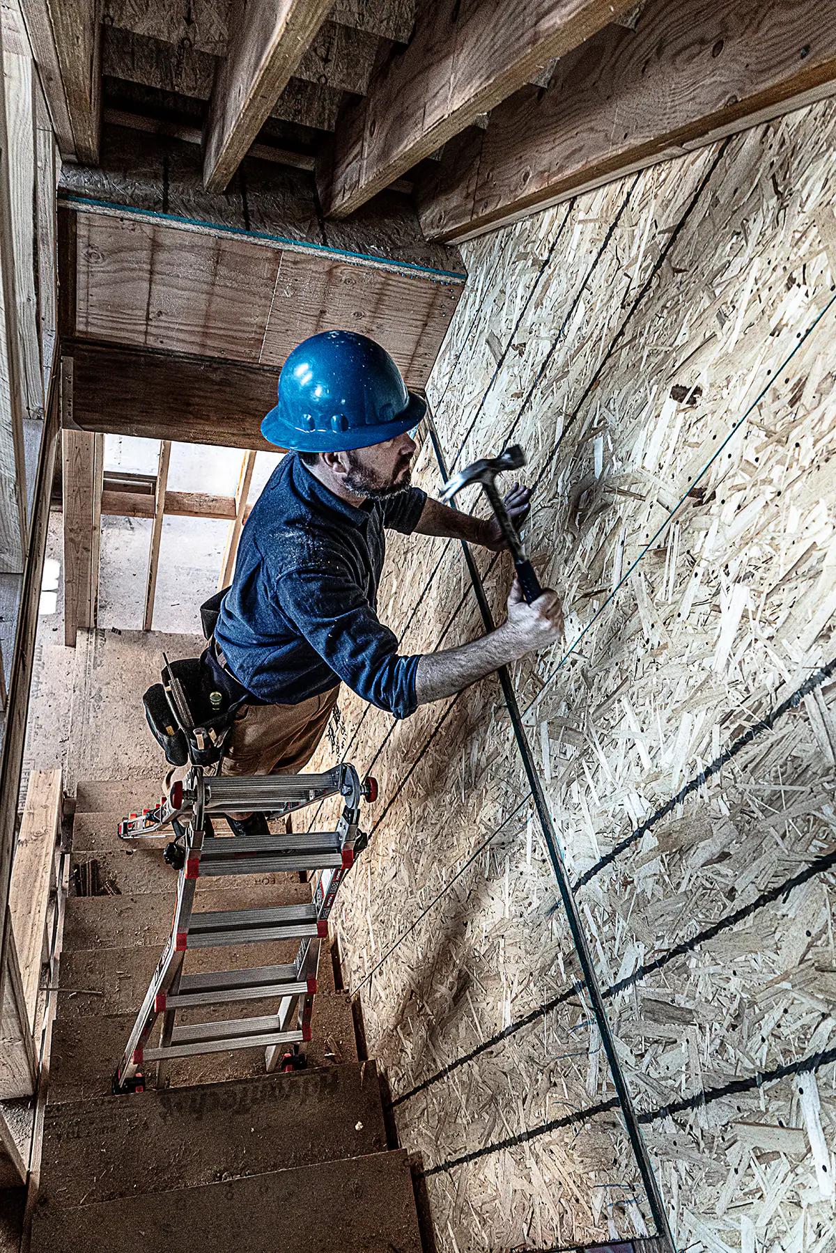 43122842 Little Giant Ladders Leveler M17 with Leg Levelers 18-ft Reach Type 1aa- 375-lb Load Capacity Telescoping Multi-Position Ladder